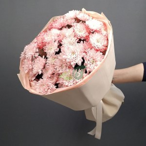 Букет из 51 кустовой разноцветной хризантемы Волшебное утро